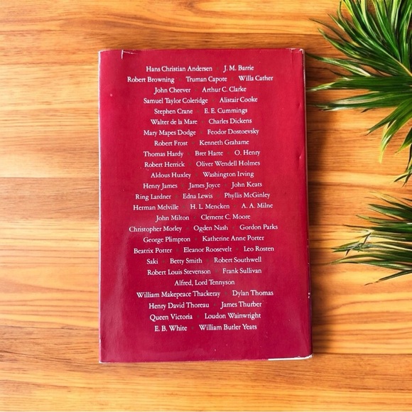 VINTAGE 1982 “A Christmas Treasury” Hardcover Book | Edited by Jack Newcombe - Picture 2 of 16